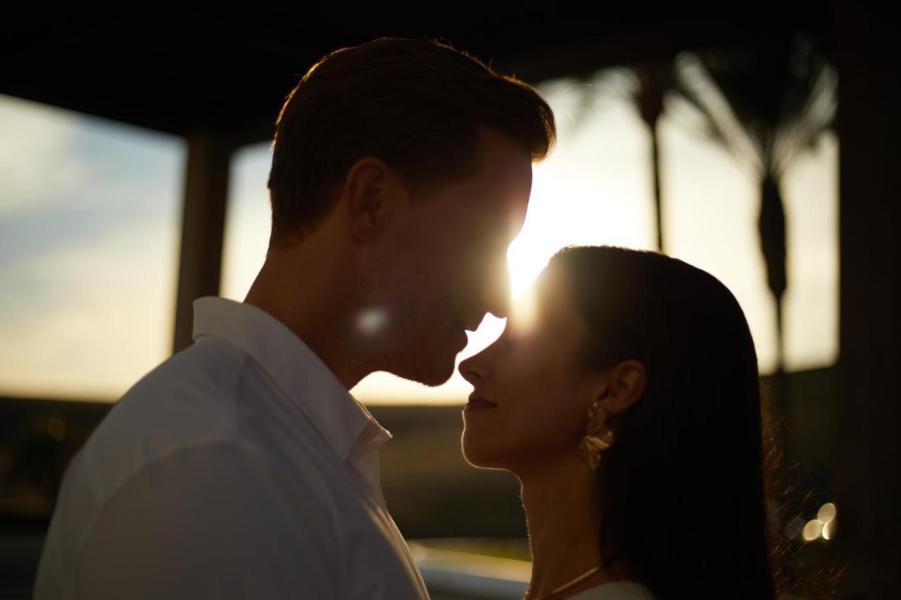 เอสเปเรีย ลันซาโรเต Hotel ปูแอร์โตกาเลโร ภายนอก รูปภาพ A couple in love